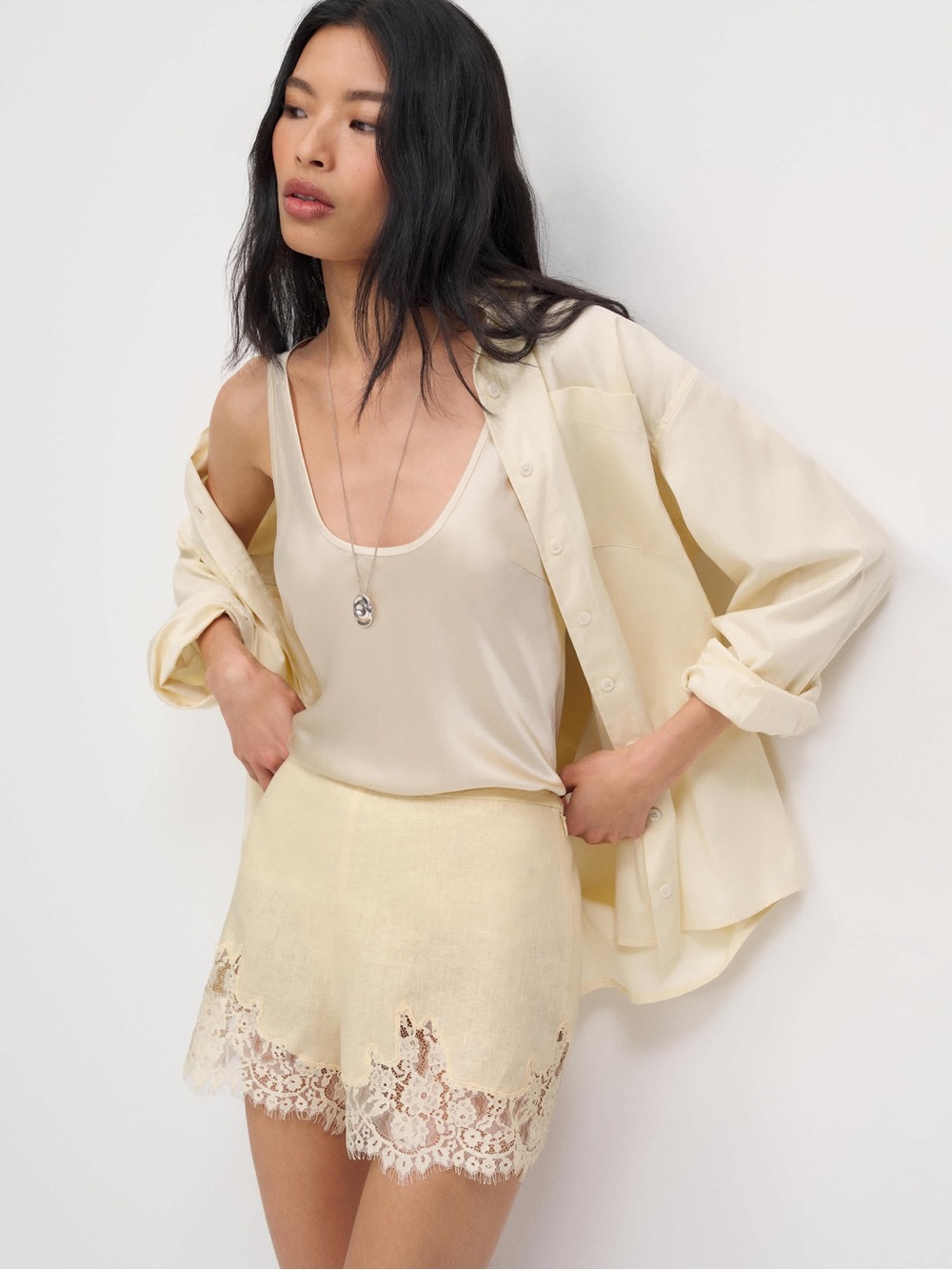 Reformation Fern Linen Shorts in Sugar - New with Tags